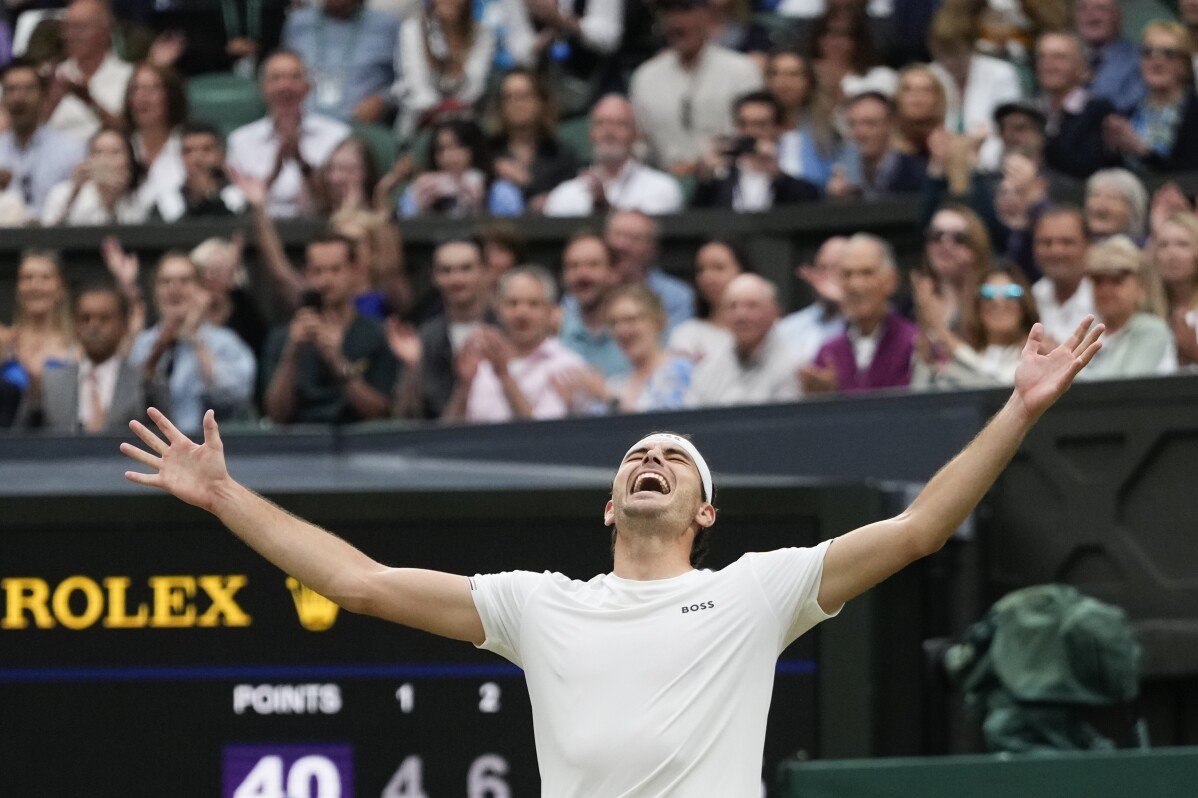 Taylor Fritz bat Alexander Zverev à Wimbledon. Novak Djokovic discute avec la foule